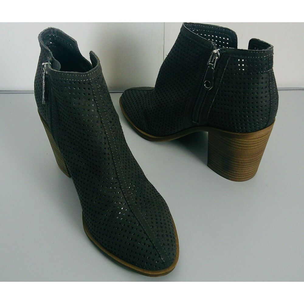 DV WOMEN TAUPE MESH LOOK 3 INCH ANKLE BOOTS. SIZE 8.5W
